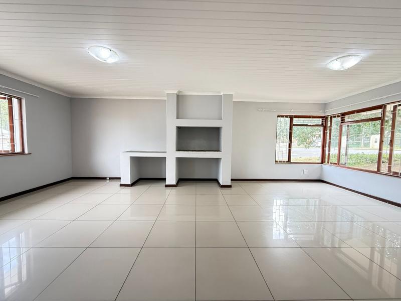 4 Bedroom Property for Sale in Bergzicht Western Cape